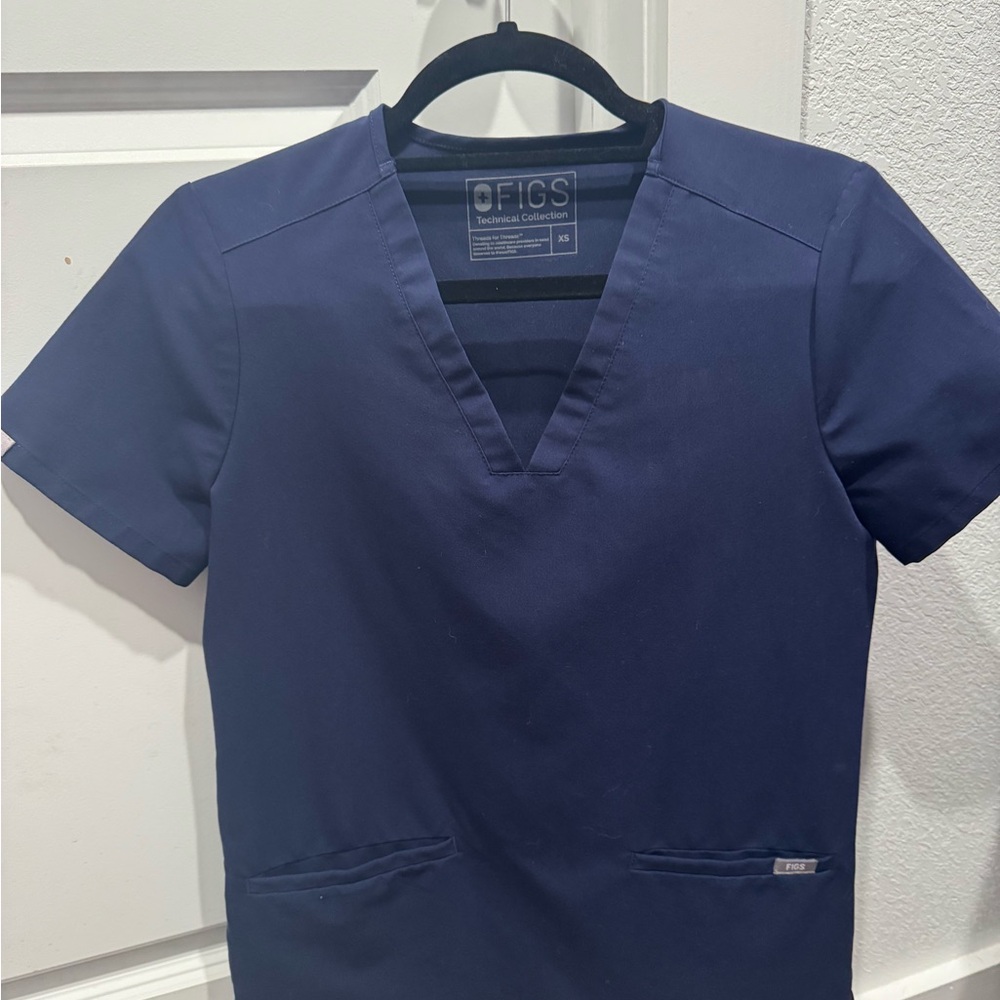 Figs Casma Scrub Top in Navy